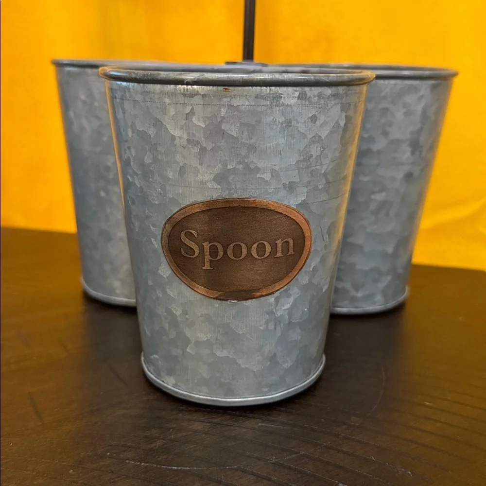 Farmhouse utensil holder